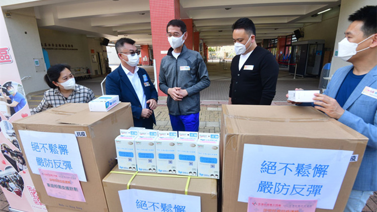 沙田社區抗疫連線向培僑書院捐贈逾萬個N95兒童口罩