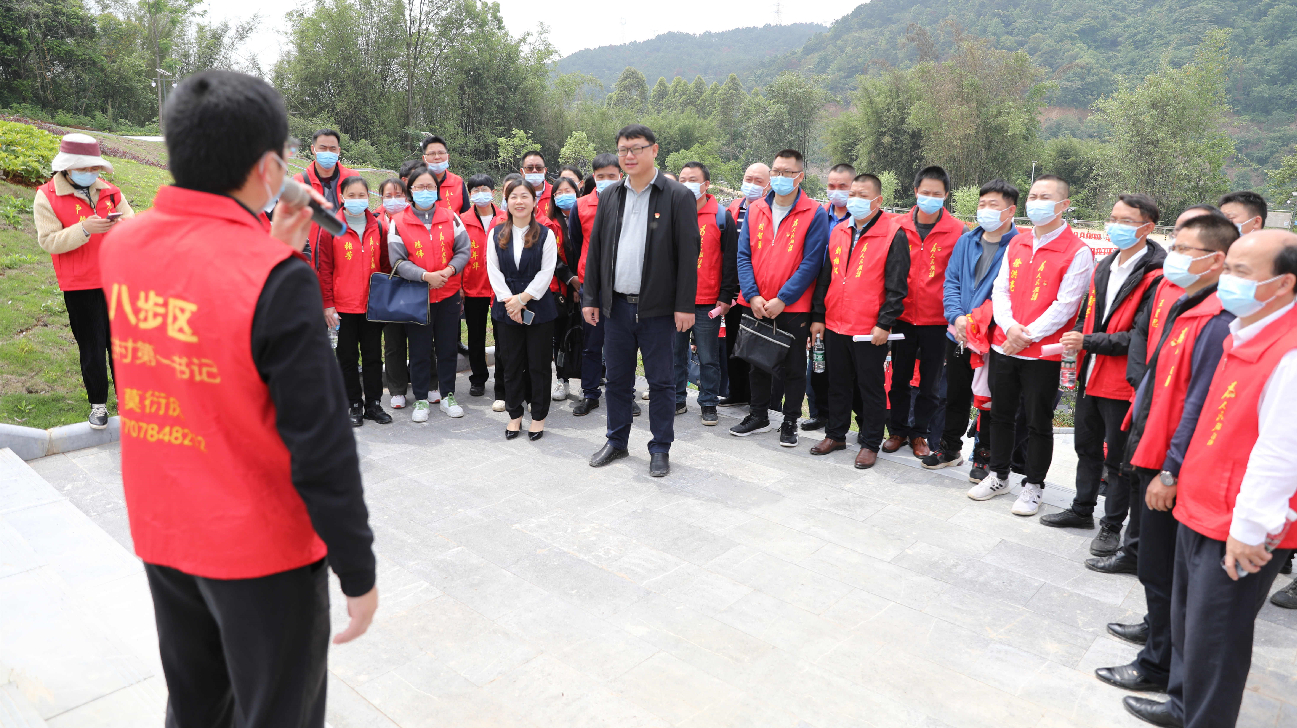桂賀州八步區駐村工作隊發展特色產業 助1800多名群眾就業