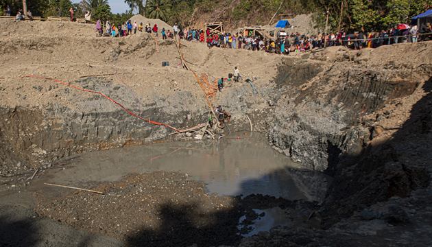 印尼一廢棄金礦區邊坡滑坡致12人死亡
