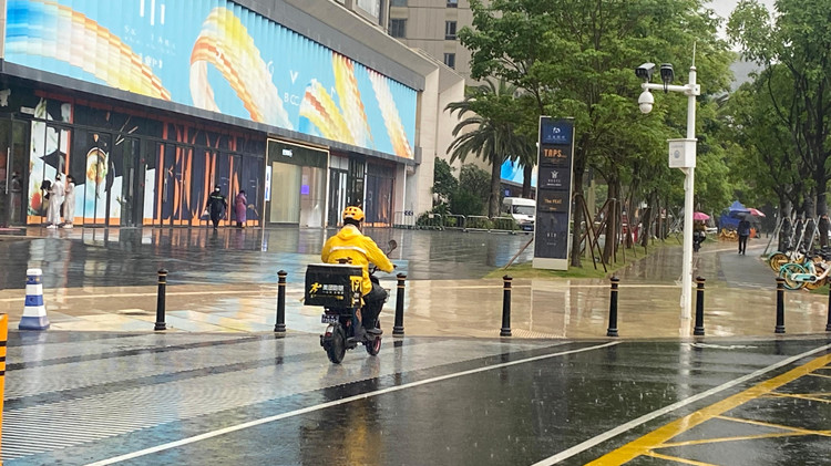 深圳未來兩天強降雨集中在南部及東部 或發布「紅暴」預警