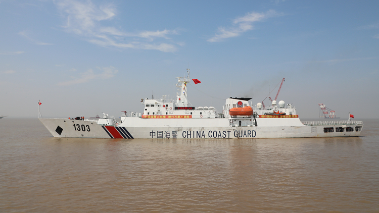 中國海警艦艇編隊在中國釣魚島領海巡航