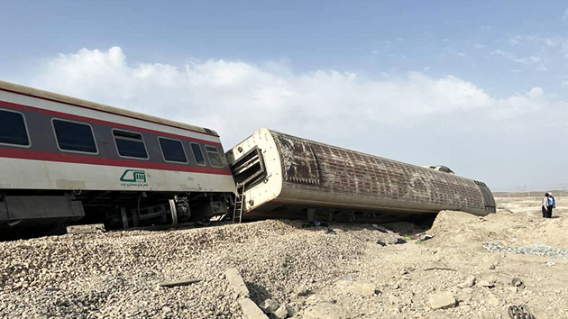 伊朗發生列車脫軌事故 已造成17人死亡