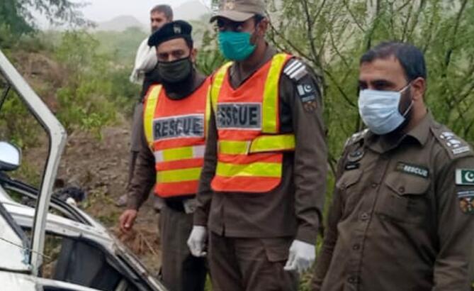 巴基斯坦一客車墜入山谷 至少18人死亡