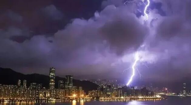 本港過去兩日錄得2926次雲對地閃電及10885次雲間閃電