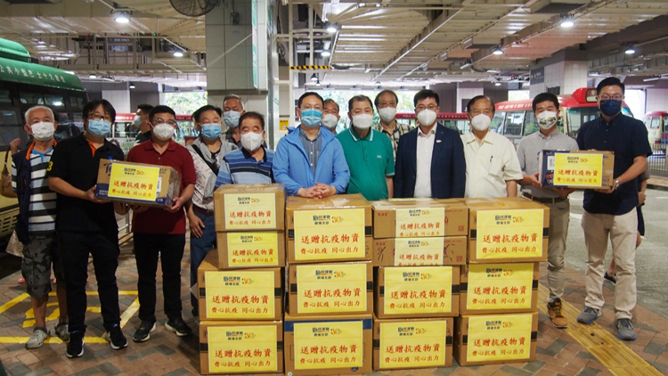 民建聯觀塘團隊向小巴業界捐贈防疫物資