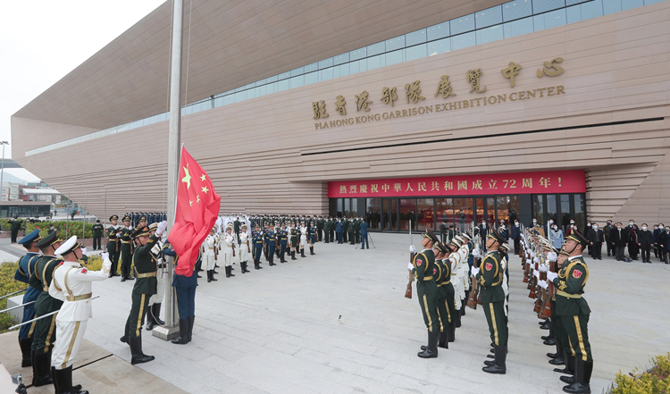 25年風雨鑄忠誠 25載軍徽映紫荊  威武文明之師的香江答卷 