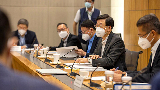 8號波風雨無阻 休息日連續返工 新官上任特首超忙