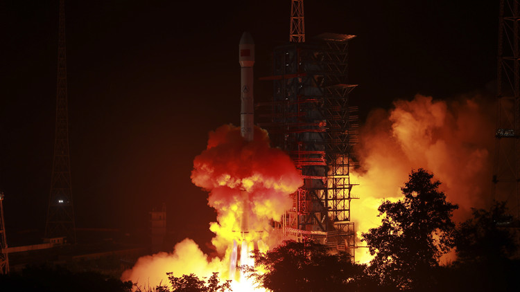 天鏈二號03星成功發射 中國第二代數據中繼衛星系統建成
