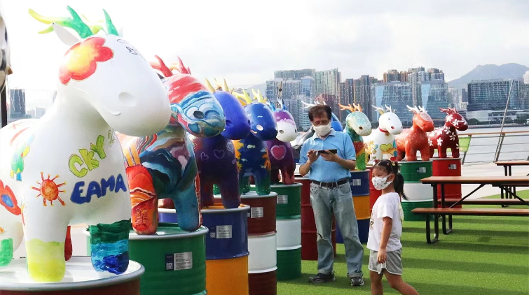 圖集 | 25隻小龍馬遊維港海濱東岸 慶祝香港特區成立25周年