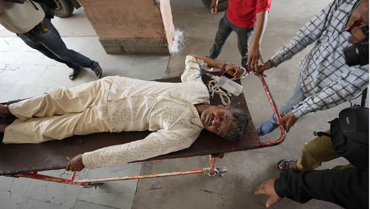 印度古吉拉特邦假酒中毒事件死亡人數升至36人