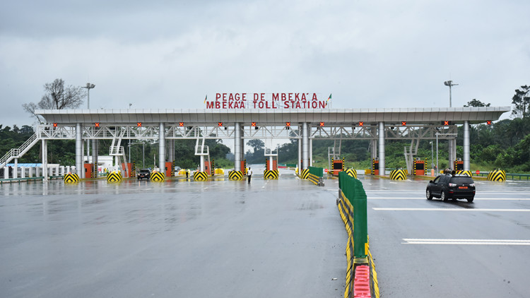 喀麥隆首條中國標準建設高速公路通車