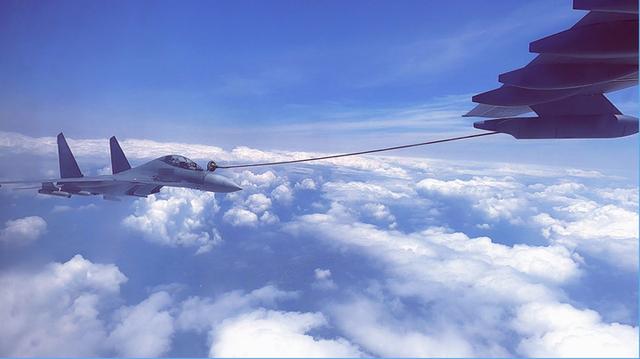 新一代空中加油機運油-20投入新時代練兵備戰