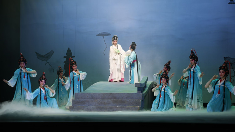 東莞「群文創作者之夜」舉行 500人共賞粵劇《白蛇傳·情》