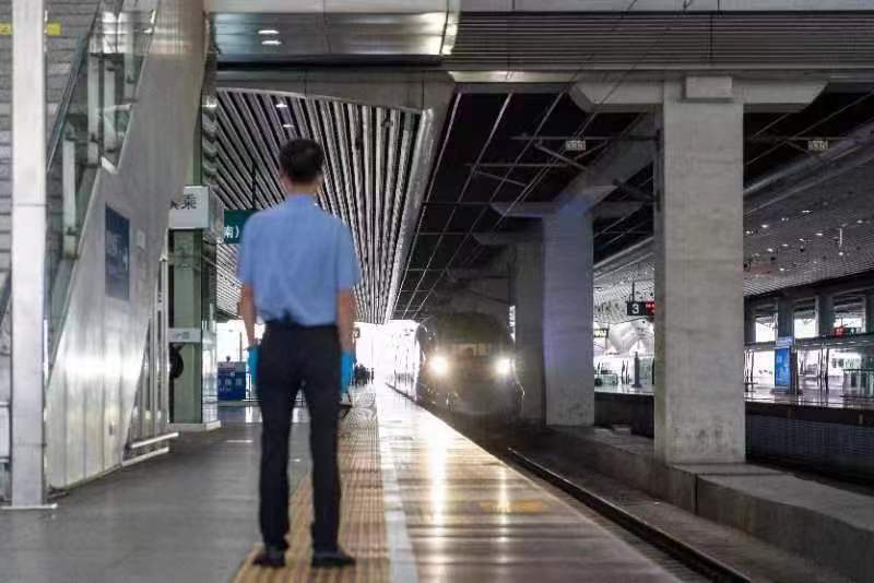 「馬鞍」對珠三角地區影響逐漸減弱 廣鐵25日8時起陸續恢復部分列車開行