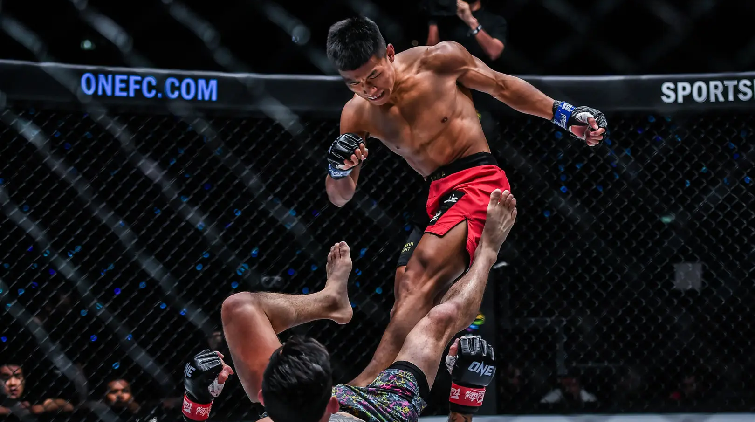 創造歷史！26歲選手唐凱獲得中國首個男子MMA世界冠軍
