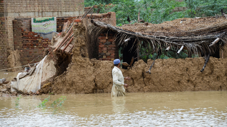巴基斯坦強降雨已致937人死亡 官員稱進入「國家緊急狀態」