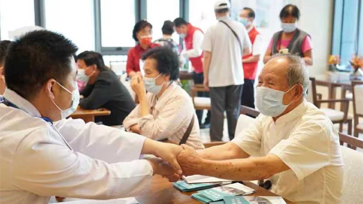 深圳民政局為5731名特殊長者配備智慧居家養老設備