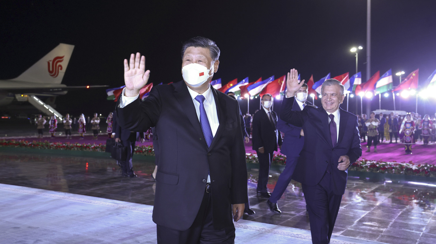 有片｜國家主席習近平抵達撒馬爾罕 開始對烏茲別克斯坦進行國事訪問並出席上海合作組織成員國元首理事會第二十二次會議