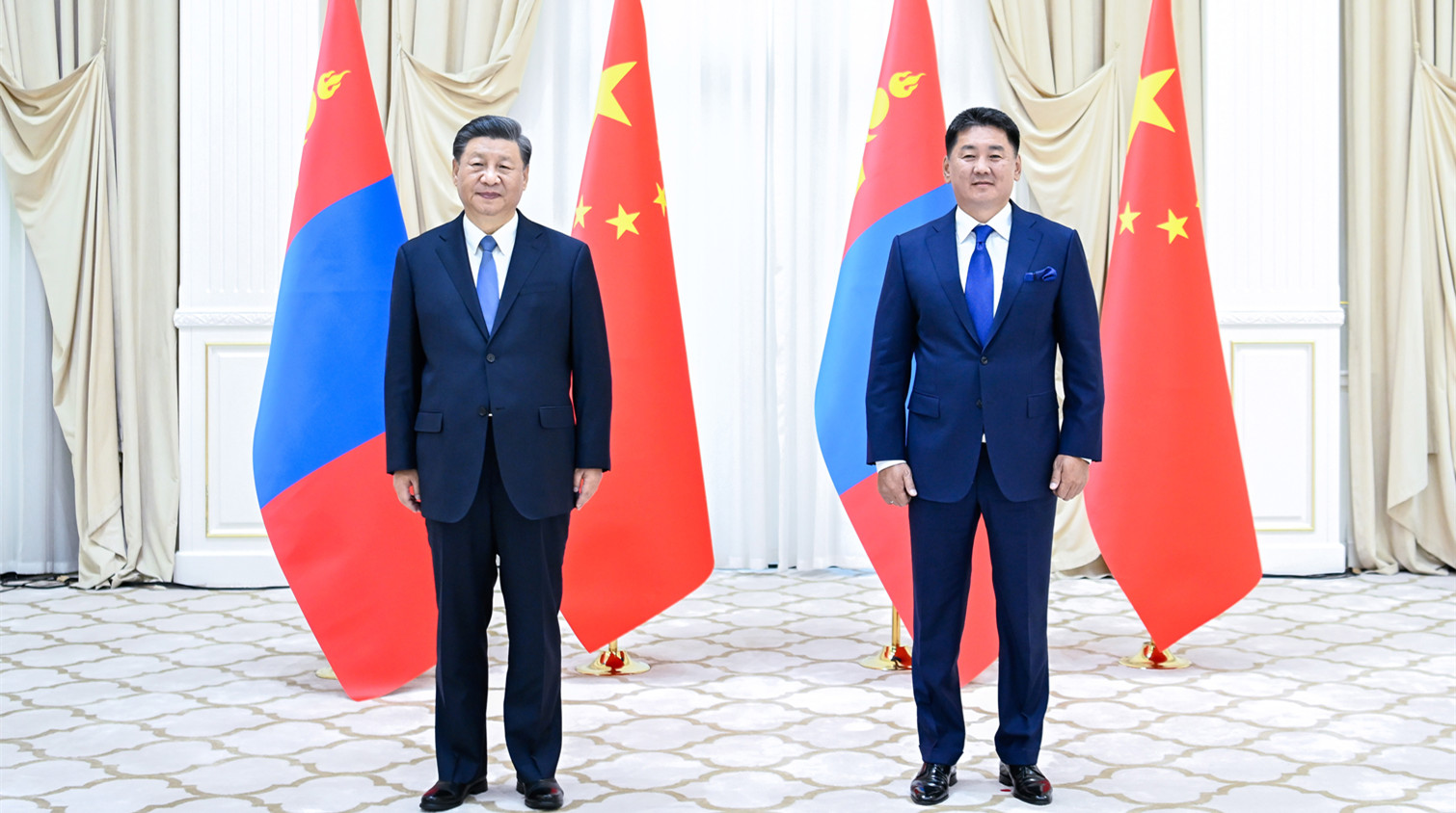 習近平會見蒙古國總統呼日勒蘇赫