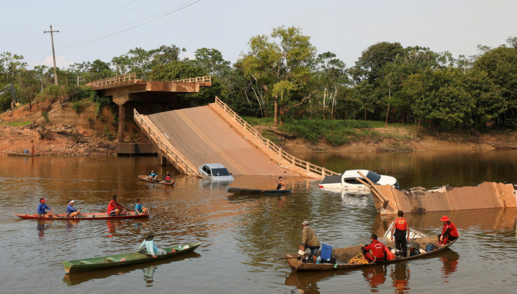 巴西北部跨河大橋坍塌 造成3死14傷15人失蹤