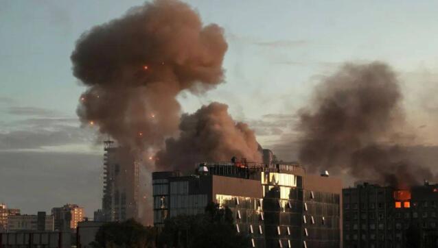 烏方：俄20多架無人機襲擊基輔市中心