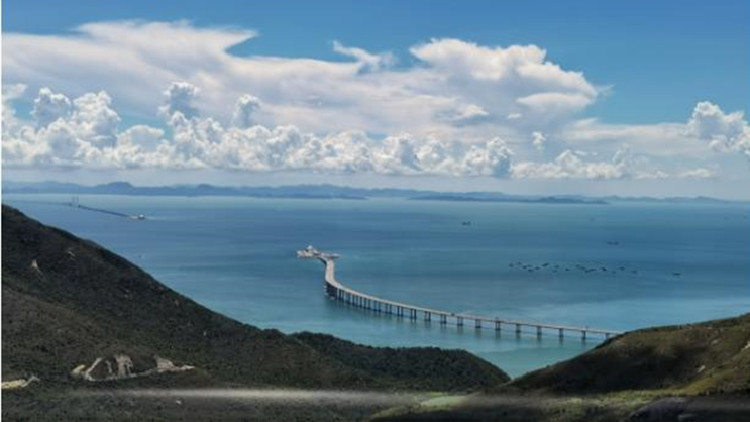 港珠澳大橋開通4年 出入境旅客近2400萬人次