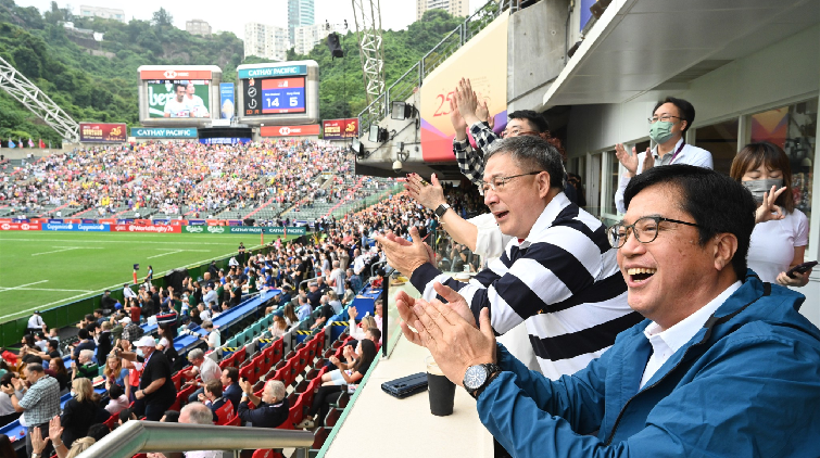 卓永興現身七人欖球賽為港隊打氣：「盛事之都 就在香港！」