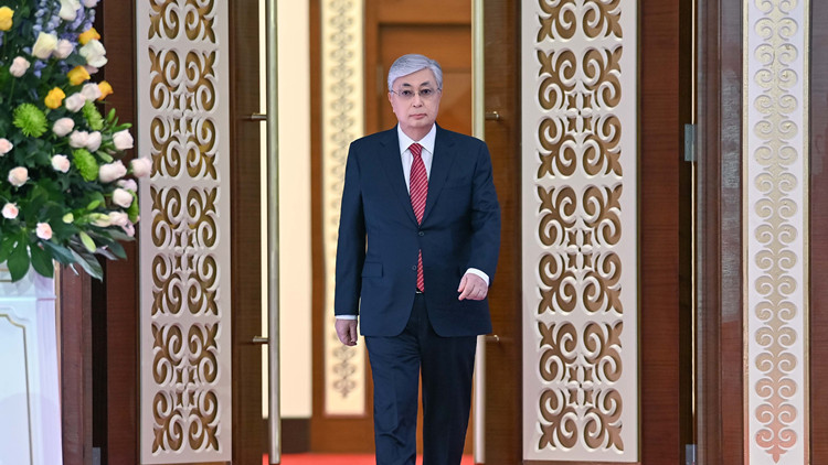 托卡耶夫宣誓就任哈薩克斯坦總統