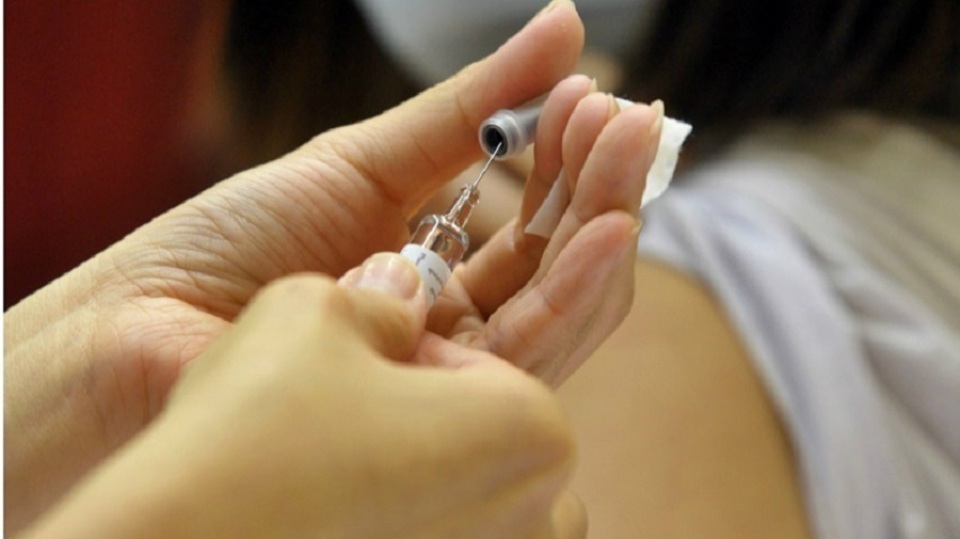 新一批復必泰二價疫苗運抵香港