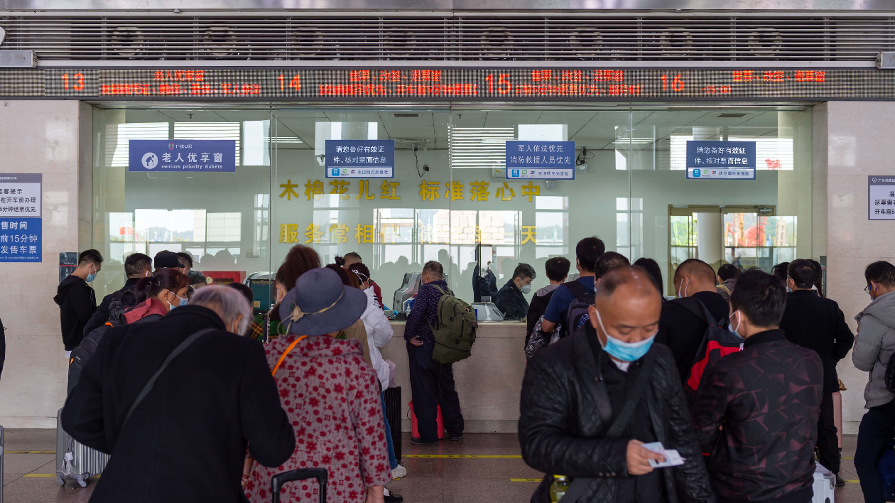 廣鐵春運客流進入小高峰 香港旅客可「刷臉」進站乘車