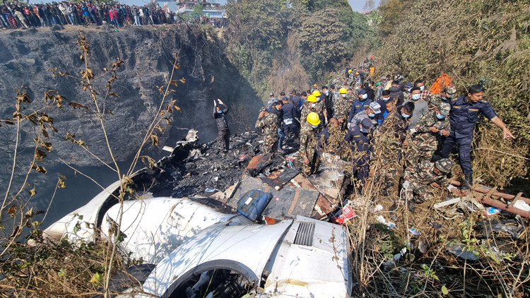【追蹤報道】尼泊爾客機墜毀 死亡人數升至64人