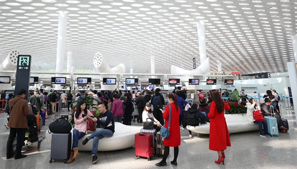 深圳機場春運前9天客流量破百萬人次