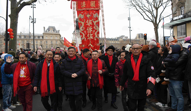 旅法華僑華人癸卯兔年春節彩妝遊行在巴黎舉辦