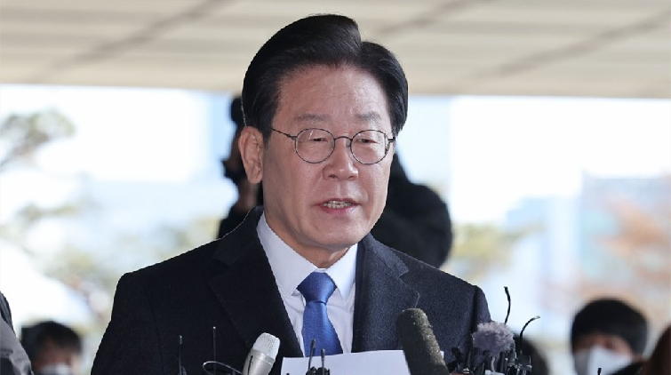 涉地產弊案 韓國最大在野黨黨首李在明到案受審