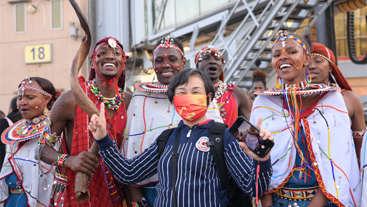 中國旅行團在肯尼亞受到熱烈歡迎