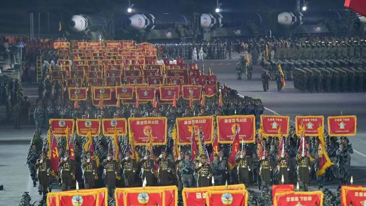 朝鮮人民軍軍旗改制並在閱兵式上亮相