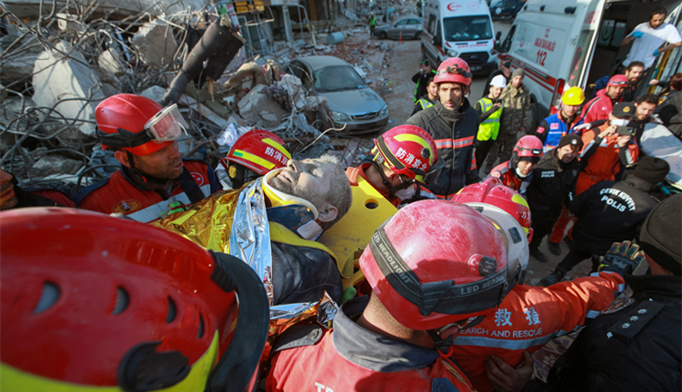 中國救援隊在土耳其已營救6名被困者 搜尋出8名遇難者