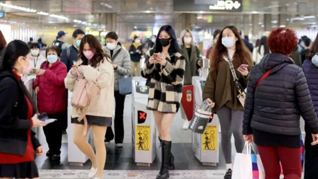 台灣今起解除室內口罩禁令