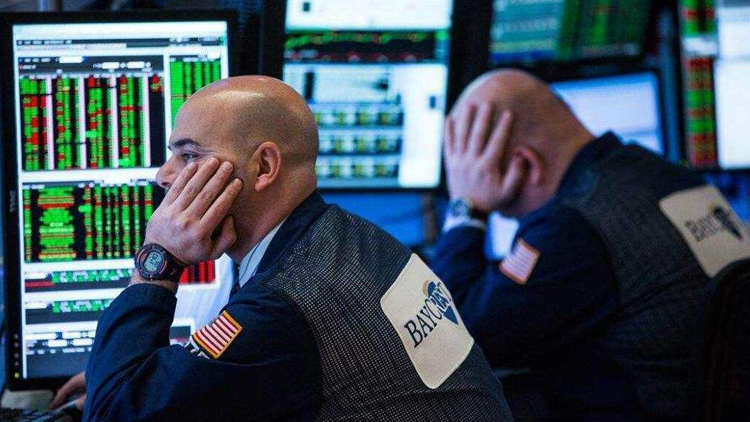 美股三大指數低開 銀行股嚴重受挫