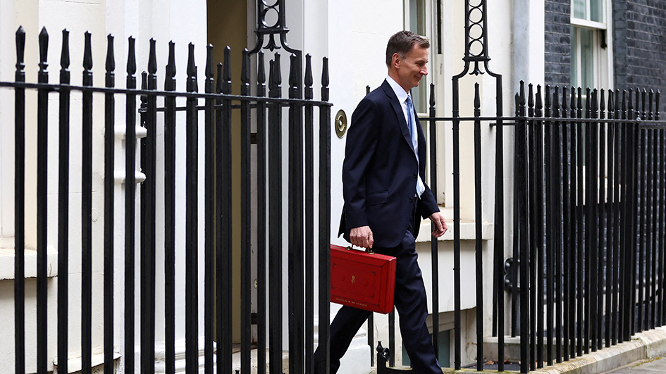 英國政府公布春季預算案 着重提振經濟