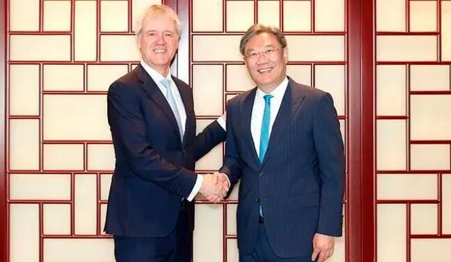 商務部部長王文濤會見荷蘭阿斯麥公司全球總裁溫寧克
