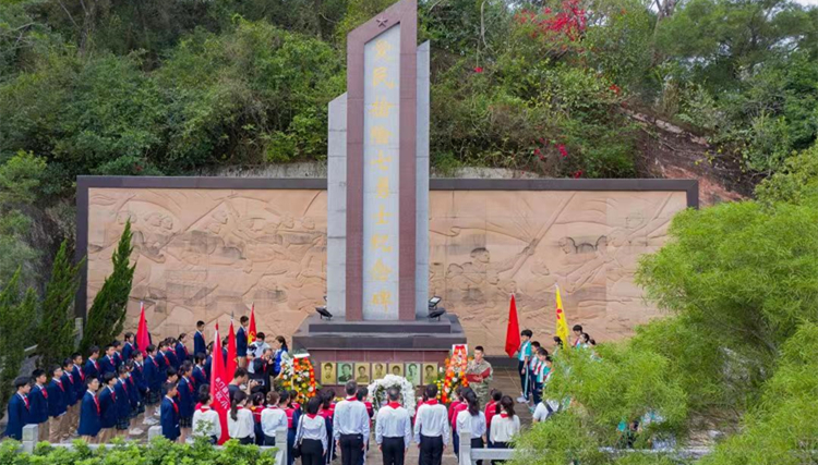 東莞虎門清明祭英烈  傳承愛國魂