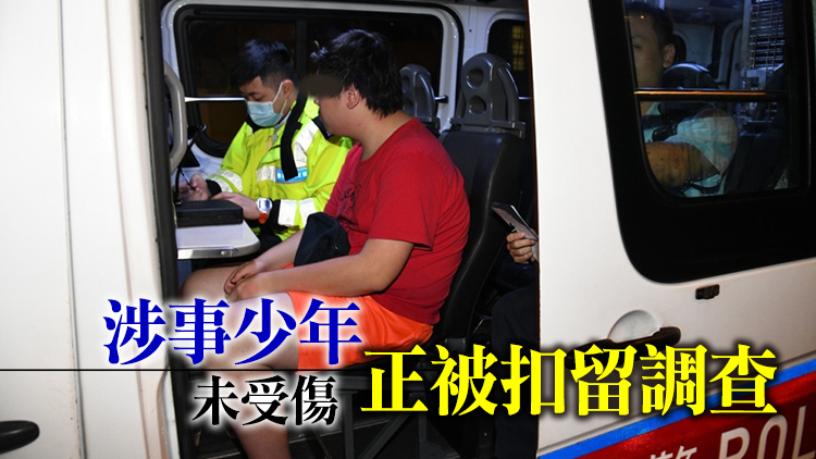 17歲少年凌晨香港仔偷巴士 鬆手掣撞欄後自行報警