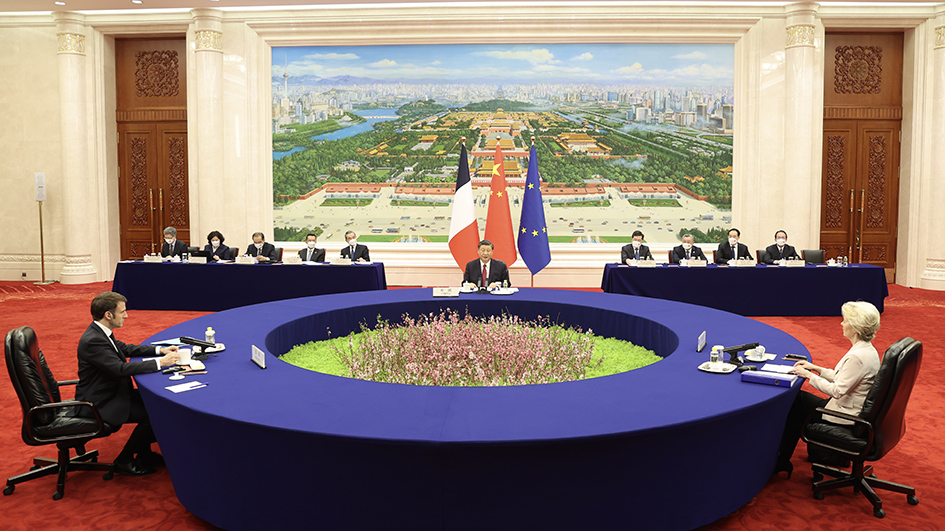 習近平同法國總統馬克龍、歐盟委員會主席馮德萊恩舉行中法歐三方會晤