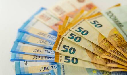 俄羅斯盧布兌歐元跌至90 為自2022年4月以來首次