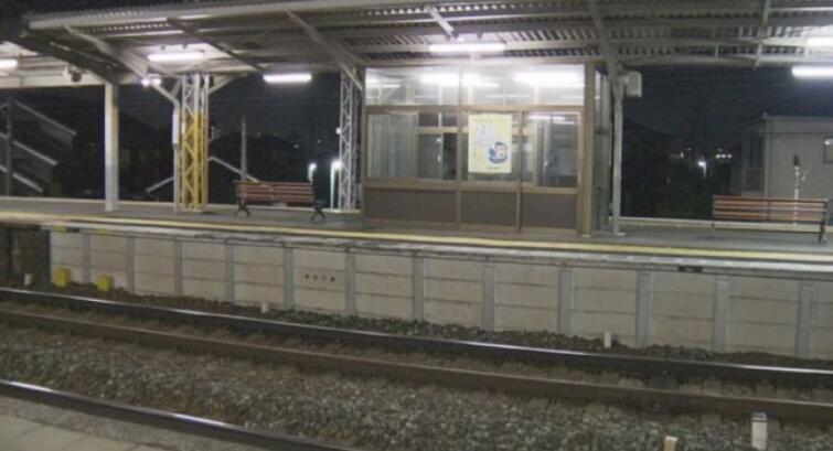 名古屋車站離奇命案 ：男子遭列車撞斃　18歲少女候車室胸口中刀死