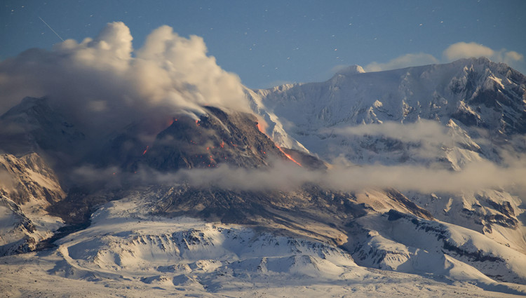 俄羅斯希韋盧奇火山噴發