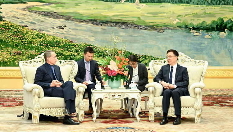 韓正會見美國英特爾公司行政總裁帕特·格爾辛格