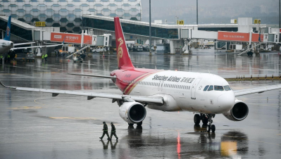 受雷雨天氣影響 深圳機場啟動大面積航班延誤應急處置預案黃色響應
