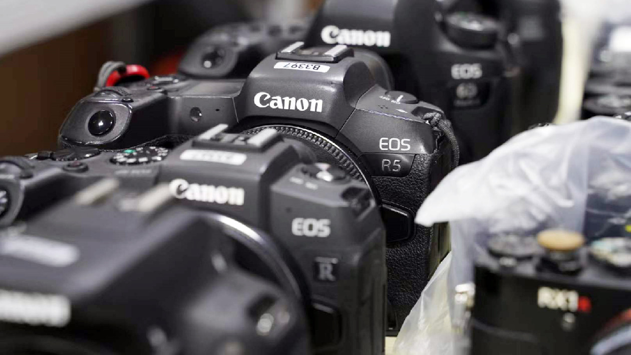 拱北海關破獲一起5.68億元團夥走私高檔相機進境案